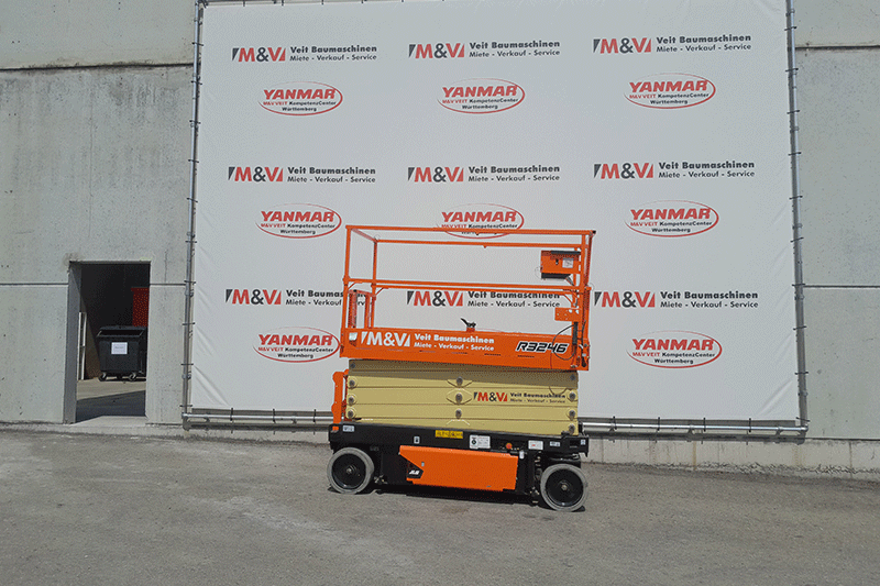 Seitenansicht der JLG 3246R Elektro-Scherenbühne mit Scherenpaket und Arbeitsplattform