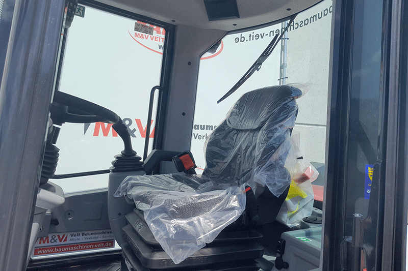 Fahrerkabine des Yanmar V 80 Radladers mit ergonomischem Fahrerplatz und guter Rundumsicht