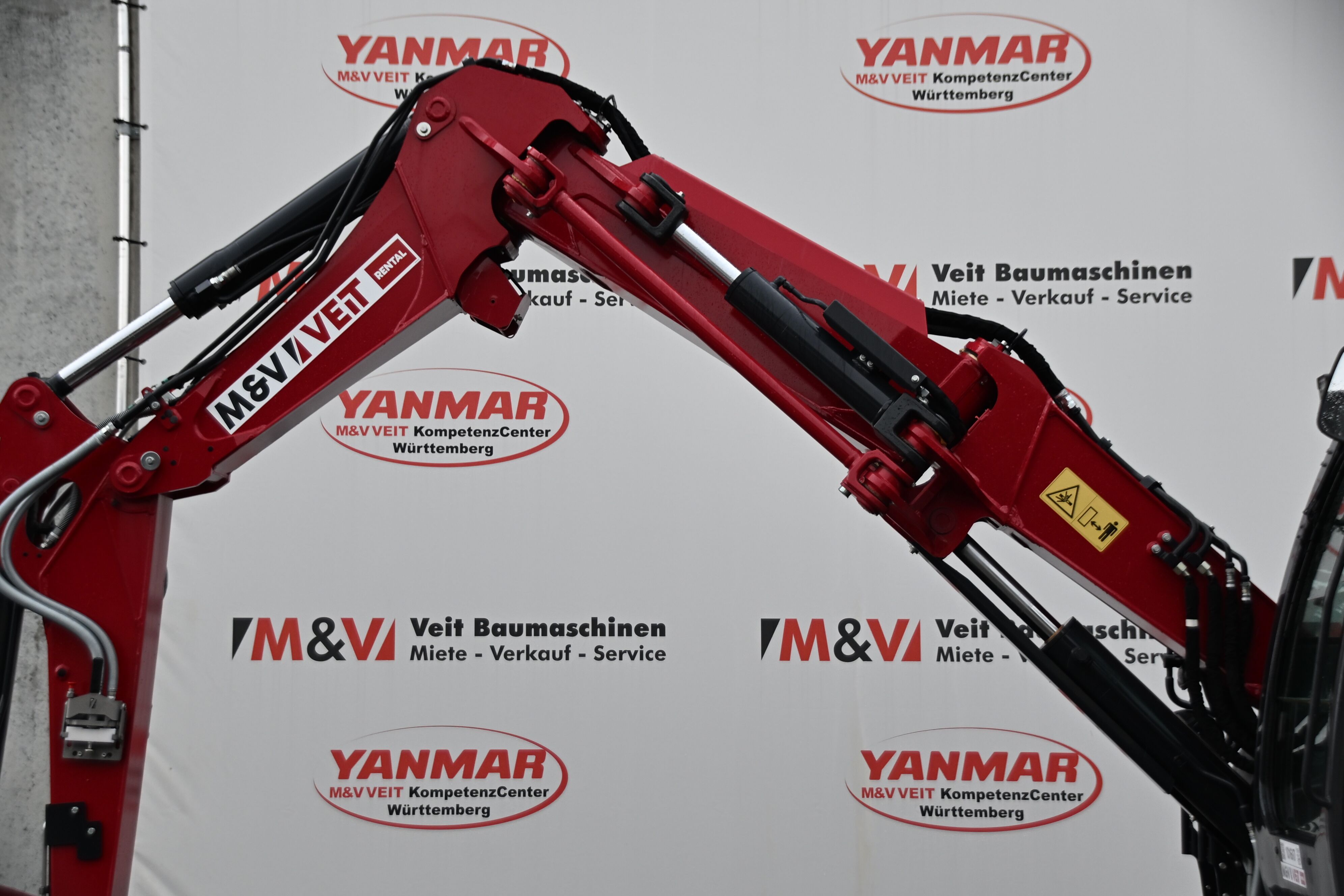Verstellausleger für maximale Flexibilität des Yanmar B7-6 Midibagger
