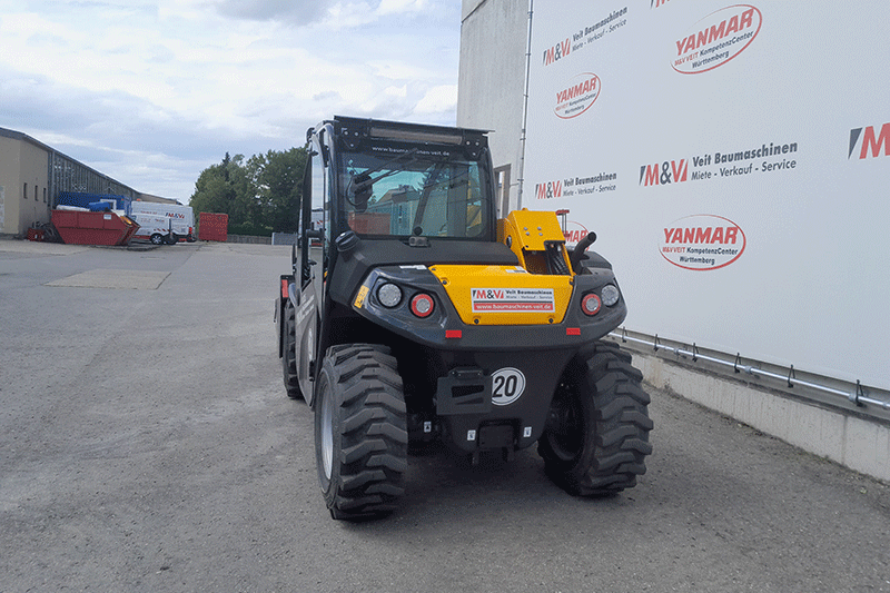 Heckansicht des Dieci Smart 20.4 Teleskopladers mit integriertem Motorbereich, robuster Konstruktion und guter Zugänglichkeit für Wartung – ideal für Baustelle, Landwirtschaft und Industrie.