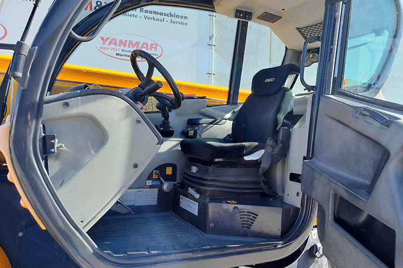 Fahrerkabine des Dieci Teleskopladers 40.17 – ergonomischer Arbeitsplatz mit guter Sicht und hohem Bedienkomfort