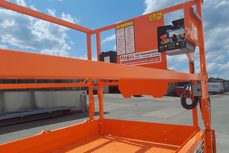 Ausziehbare Plattform der JLG 4045R Elektro-Scherenbühne für flexibles Arbeiten in der Höhe