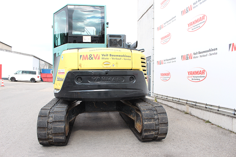Heckansicht des Yanmar SV 100-1 Midibaggers – stabile Bauweise für sicheres Arbeiten auf der Baustelle