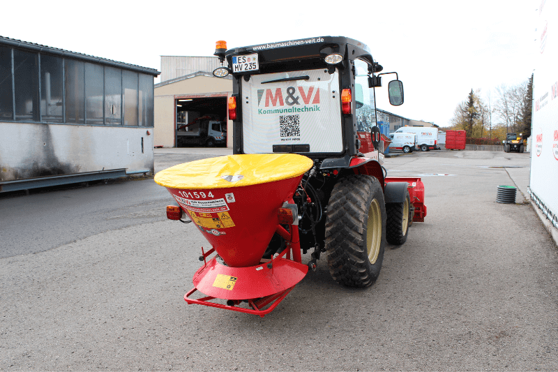 Streuer des Yanmar YT235V-Q Traktors