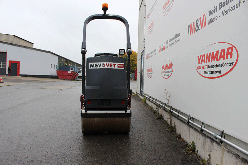 Heckansicht der Dynapac CC 900 Tandemwalze