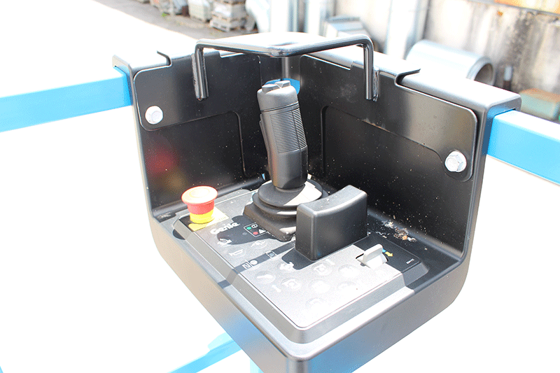 Joystick-Bedienung der Genie GS-5390 RT – ergonomische Steuerung für kontrolliertes Arbeiten in der Höhe