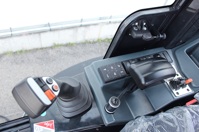 Im Yanmar V7HW erwarten dem Benutzer hochwertige Bedienelemente