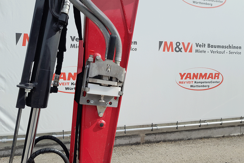 Yanmar Vio 33-6 Nullheckbagger mit M&V Lock Schnellwechselsystem für effizienten und sicheren Anbaugerätewechsel