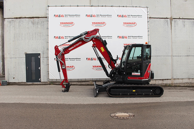 Seitenansicht des Yanmar ViO 80-2 PB Kurzheckbaggers – kompakte Bauweise, ideal für präzise Arbeiten auf engen Baustellen