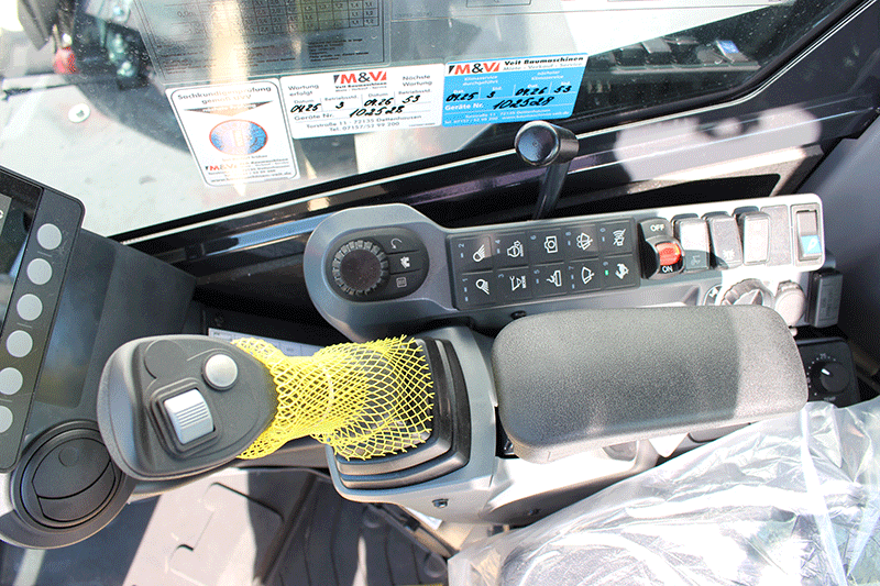 Intuitive Bedienung des Yanmar SV100-7 2PB Baggers mit OQ 45 Schnellwechsler