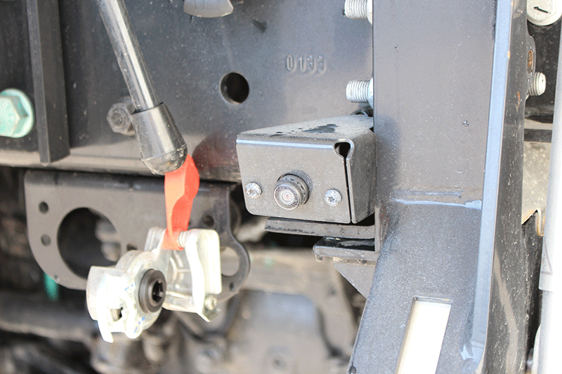 Rückfahrkamera des MAN TGS 33.480 3 Achser Kippers mit Kamerabild im Cockpit – unterstützt den Fahrer beim sicheren Rangieren und Rückwärtsfahren auf Baustellen und engen Einsatzorten.