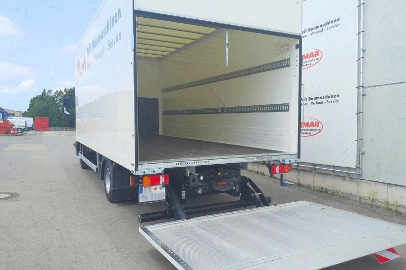 Viel Stauraum im MAN TGL 8.160 Koffer