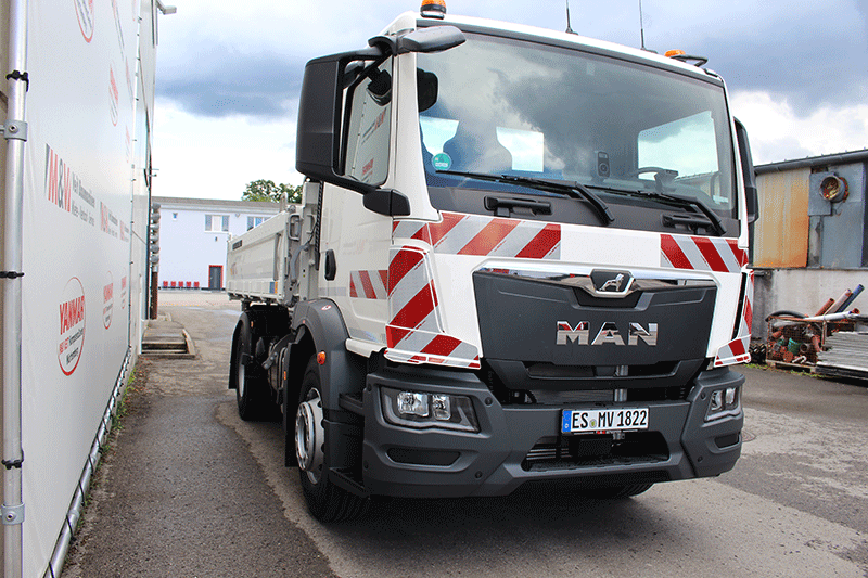 Frontansicht des MAN TGM 18.320 4x2 BL mit markanter MAN-Front und robuster Bauweise