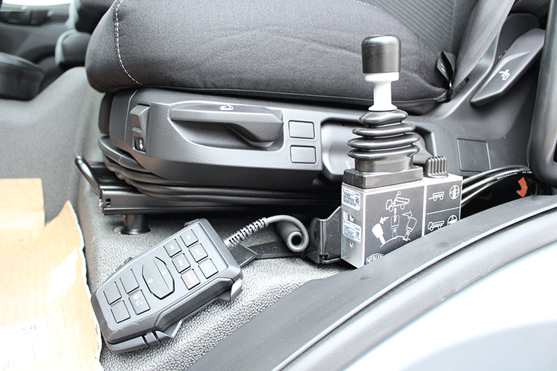 Einstellmöglichkeiten des MAN TGM 18.320 4x2 BL zur Miete im Fahrerhaus