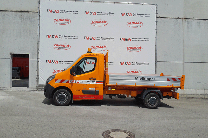 Seitenansicht des Opel Movano Kippers mit klarer Linienführung, stabiler Kipperpritsche und kompakter Bauweise für den effizienten Einsatz auf der Baustelle