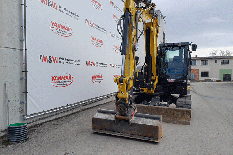 Frontansicht des Yanmar ViO 80-2PB Baggers mit Powertilt – kompakte Bauweise und optimale Übersicht für präzise Baustelleneinsätze