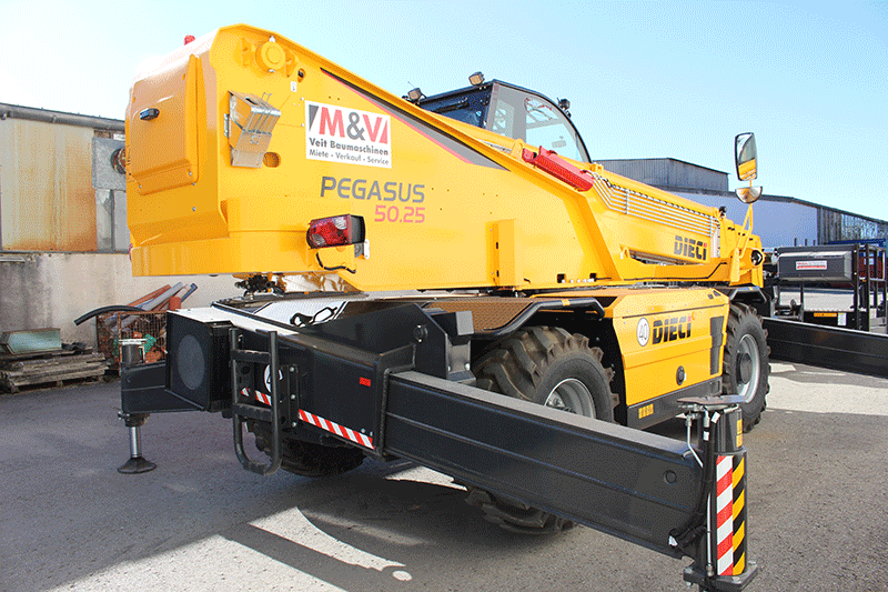 Rechte Seitenansicht des Dieci Pegasus 50.25 Teleskopladers