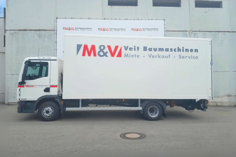 Seitenansicht des MAN TGL 8.160 Koffer