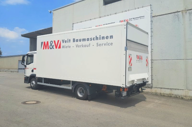 Viel Stauraum im MAN TGL 8.160 Koffer