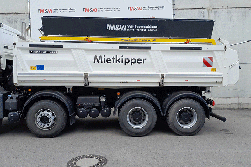 Seitenansicht des Amtec Thermofasses TC4D 12/14 mit isolierter Konstruktion, klarer Linienführung und stabiler Ausführung für den professionellen Einsatz im Asphalt- und Straßenbau