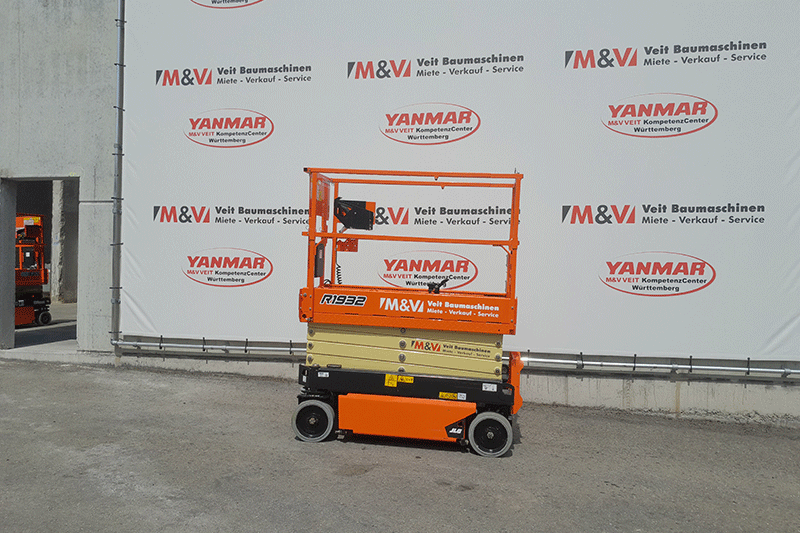 Seitenansicht der JLG 1932R Elektro-Scherenbühne mit Scherenpaket und Arbeitsplattform
