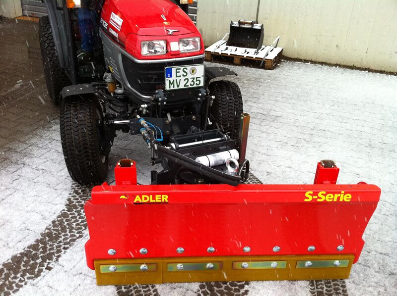 Yanmar 235 Chasse neige + saleuse Schneepflug + Salzstreuer