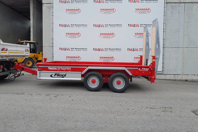 Seitenansicht des Fliegl TTS 89 Anhänger