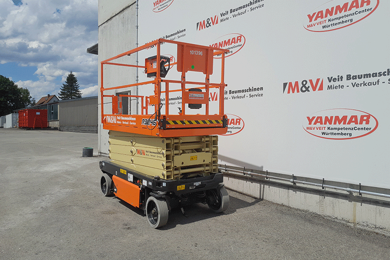 Heckansicht der JLG 3246R Elektro-Scherenbühne mit Antriebseinheit und Fahrwerk