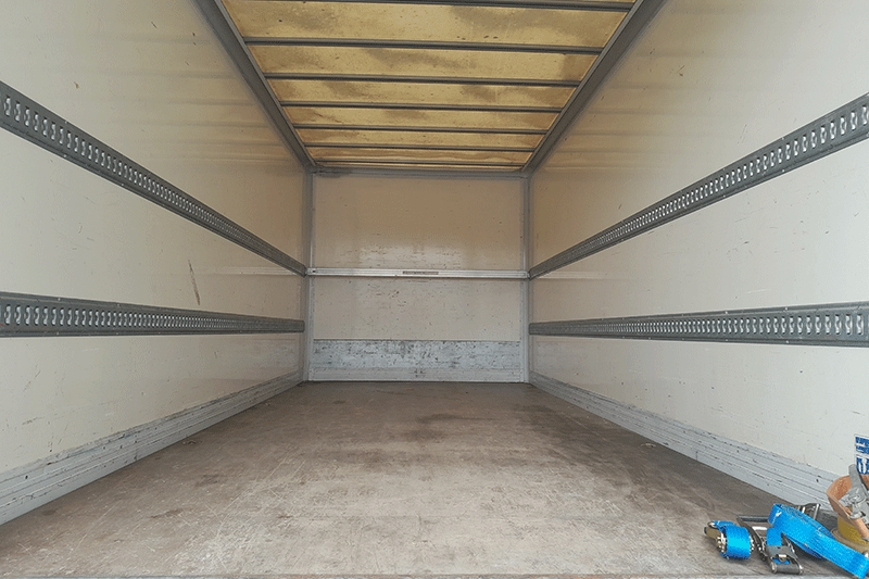 Mercedes-Benz Atego 816 mit großzügigem Laderaum und viel Platz für Baumaterial, Werkzeuge und Maschinen – ideal für den Baustellen- und Transporteinsatz