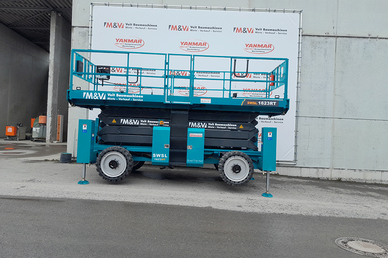 Sunward SWSL1623 RT Diesel-Scherenbühne im abgestützten Zustand – sichere Arbeitsbühne für anspruchsvolle Baustelleneinsätze
