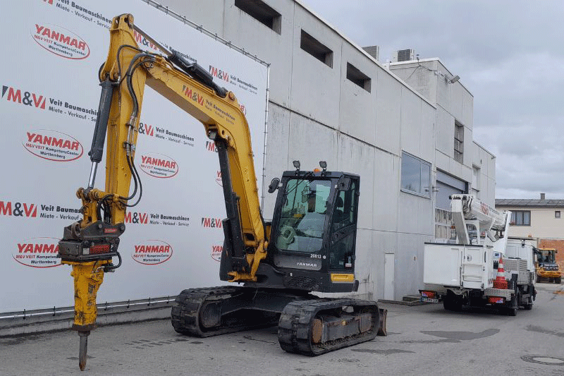 Yanmar SV 100-2 mit OilQuick OQ 45 Schnellwechsler im Einsatz für das Baugewerbe – leistungsstarker 10-Tonnen Bagger mit hoher Grabkraft, effizientem Hydrauliksystem und schnellem Werkzeugwechsel für Tiefbau, Hochbau und GaLaBau.