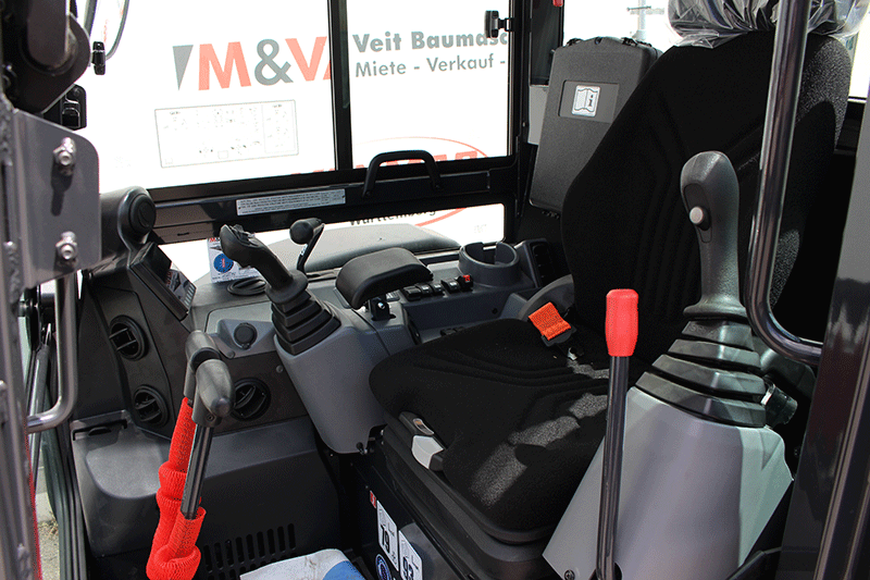 Gute Fahrerkabine im Yanmar Vio 38-7 mit TILT