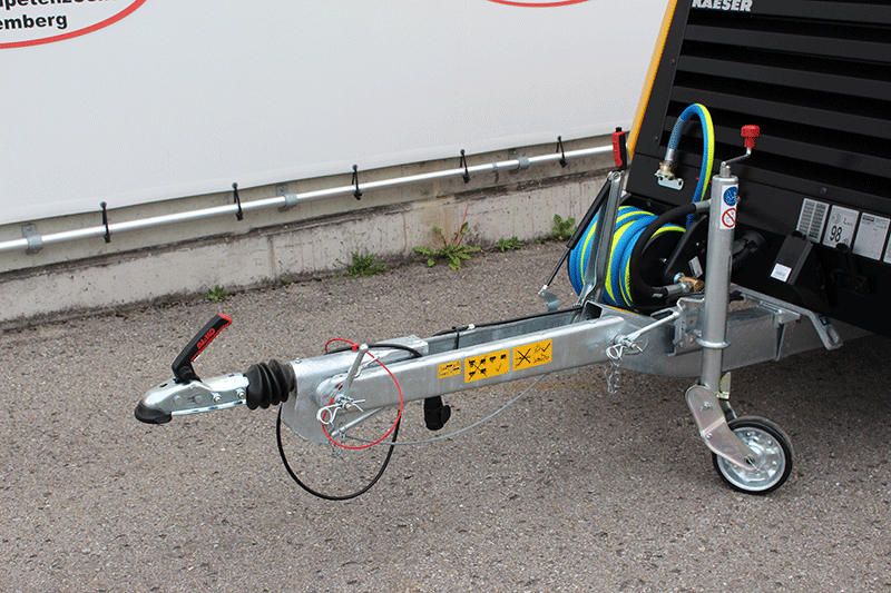 PKW-Kupplung am Kaeser Mobilair M59 PE mobilen Baukompressor – einfacher und sicherer Transport mit PKW oder Zugfahrzeug