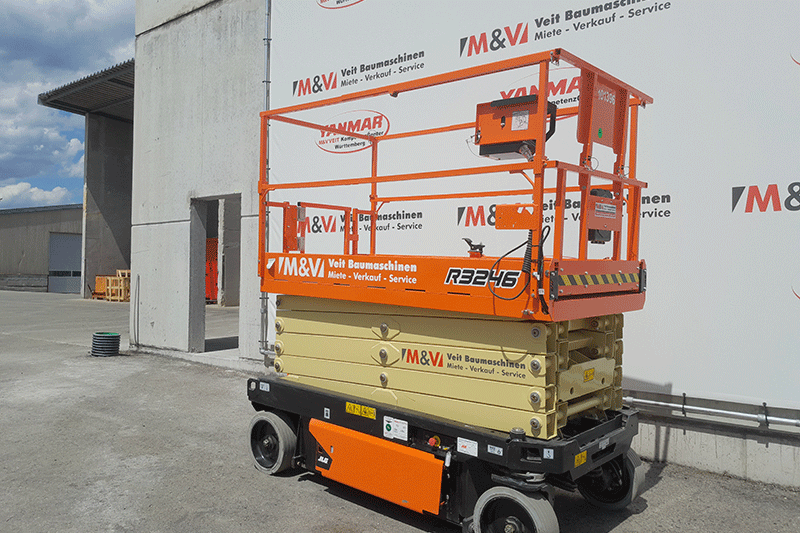Seitenansicht der JLG 3246R Elektro-Scherenbühne zur Miete in Stuttgart mit ausziehbarer Plattform