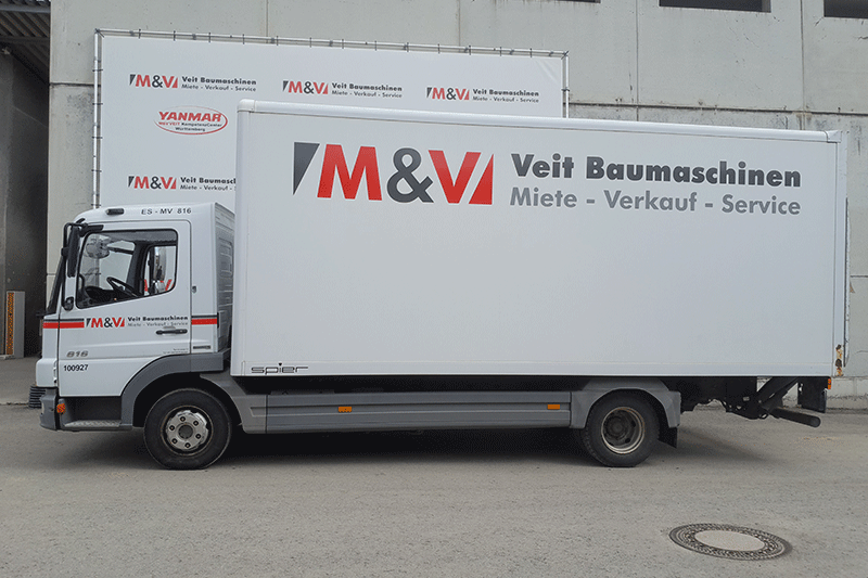 Seitenansicht des Mercedes Atego 816 Koffer