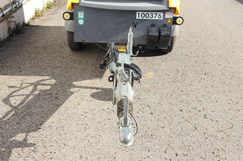 PKW-Kupplung des Atlas Copco XAS 68 G Kompressors – sichere Anhängerkupplung für schnellen Transport mit dem Pkw zur Baustelle