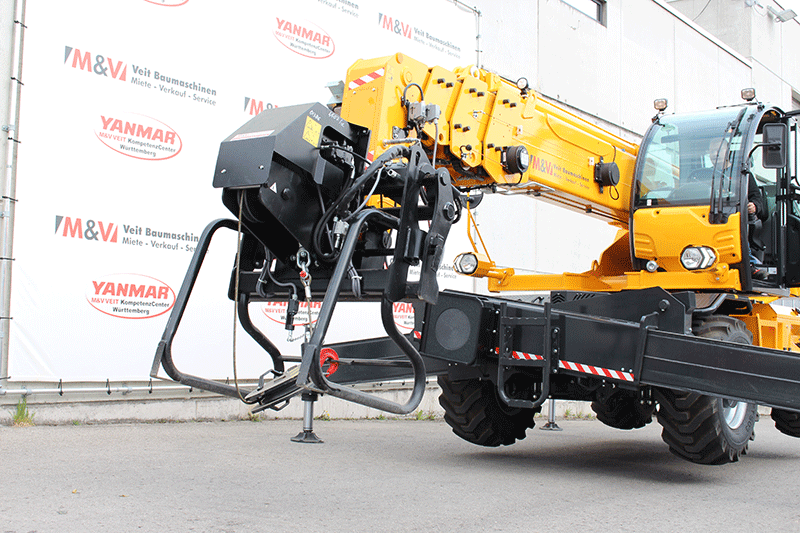 Frontansicht des Pegasus 50.25 drehbaren Rotor-Laders mit verbauter Seilwinde – leistungsstarke Hebetechnik im Baustelleneinsatz