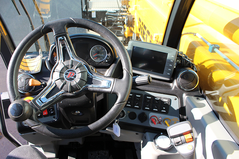Modernes Cockpit des Dieci Pegasus 50.25 Teleskopladers mit übersichtlichen Bedienelementen