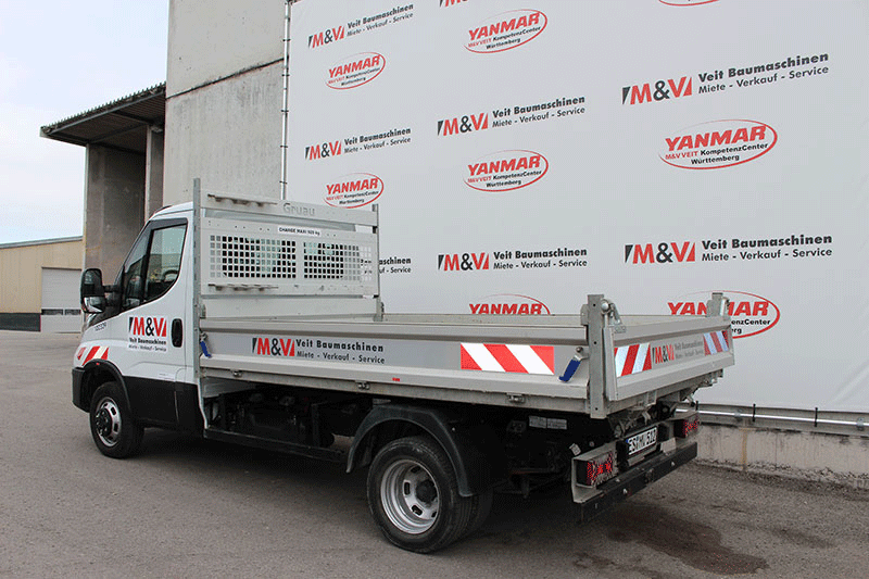 Iveco 35C14 Transporter im Baustelleneinsatz, robust und zuverlässig