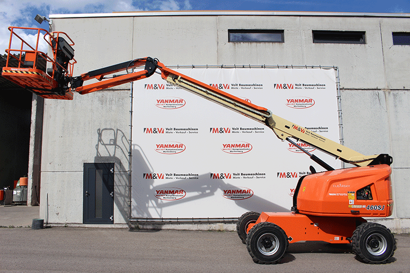 JLG 460 SJ Teleskoparbeitsbühne im Arbeitseinsatz in großer Höhe – sichere und präzise Höhenzugangstechnik für Bau, Montage und Wartung.