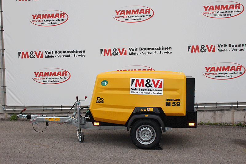 Seitenansicht des Kaeser Mobilair M59 PE mobilen Baukompressors – kompakter und leistungsstarker Kompressor für den Baustelleneinsatz