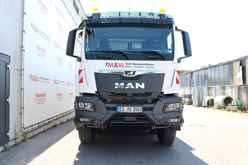 Frontansicht MAN TGS 35.480 8x4 Kipper – leistungsstarker Baustellen-LKW mit markanter MAN-Front
