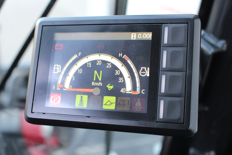 Neue Digitale Anzeige, perfekt platziert neben dem Lenkrad