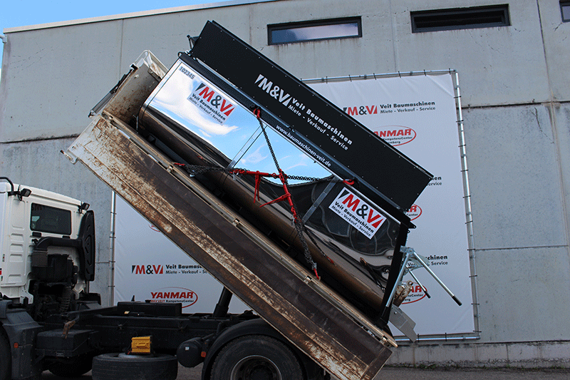 Amtec TC4D 8/10 Thermofass mit isolierter Bauweise zur temperaturstabilen Lagerung und zum sicheren Transport von Asphaltmaterial auf der Baustelle