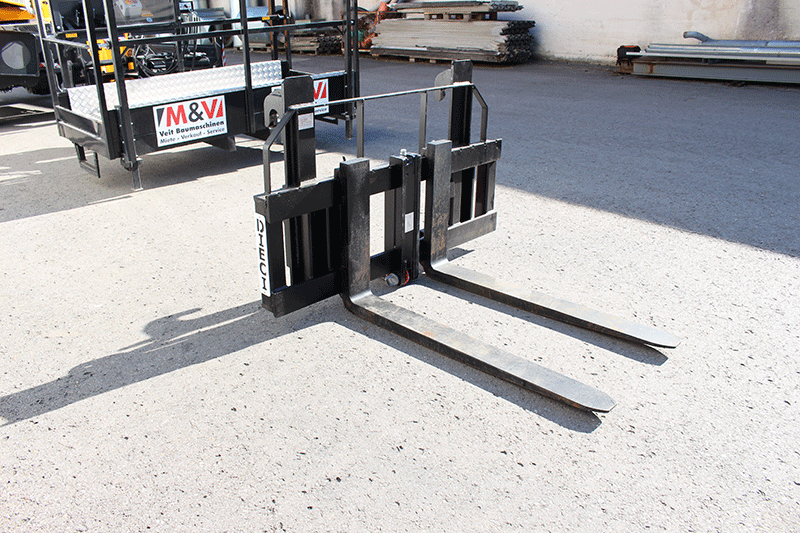 Gabel-Anbaugerät des Dieci Pegasus 50.25 Teleskopladers für den sicheren Materialtransport