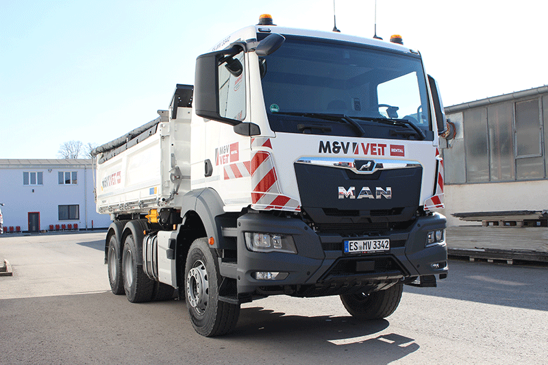 MAN TGS 33.480 3 Achser Kipper zur Miete in Stuttgart – leistungsstarker Baustellen-Lkw für den Transport von Schüttgut und Baumaterial im Baugewerbe.
