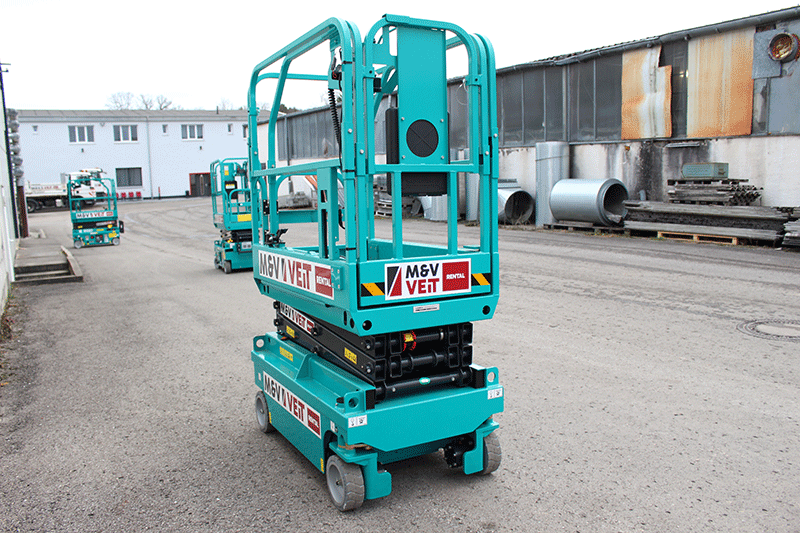 Frontansicht der Sunward SWSL0607DC Elektrobühne – elektrische Scherenarbeitsbühne mit kompakter Bauform und stabiler Arbeitsplattform für präzise Höhenarbeiten