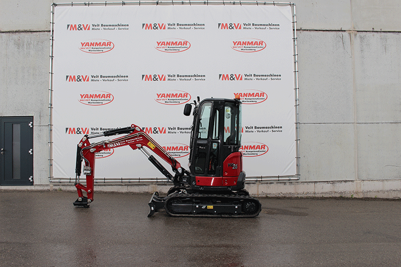 Seitenansicht des Yanmar VIO 26-6 Nullheck-Minibaggers mit M&V Lock Schnellwechselsystem – kompakte Bauform und flexible Einsatzmöglichkeiten auf der Baustelle
