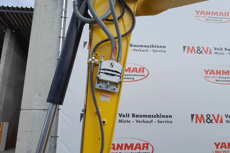 Yanmar ViO 80-2PB Bagger mit MV-Lock Schnellwechselsystem und Powertilt – schneller, sicherer Wechsel von Anbaugeräten auf der Baustelle