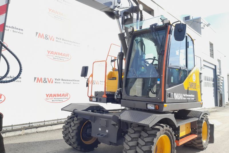 Blick auf den Mobilbagger Volvo EWR 130E OQ65